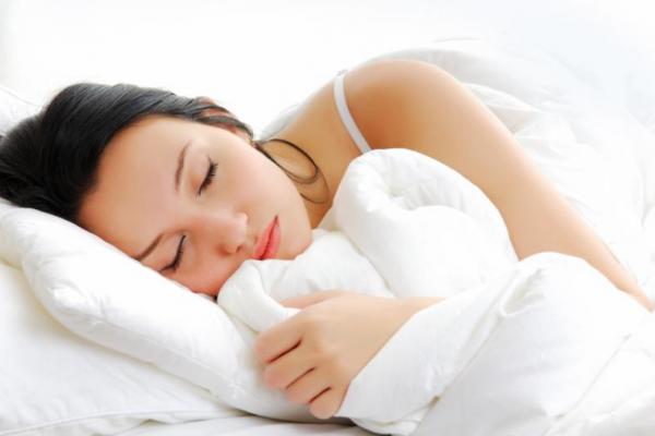 Periset menyarangkan, agar mengobati dua masalah tersebut untuk membantu mengembalikan tidur bagi wanita yang sedang menopause.