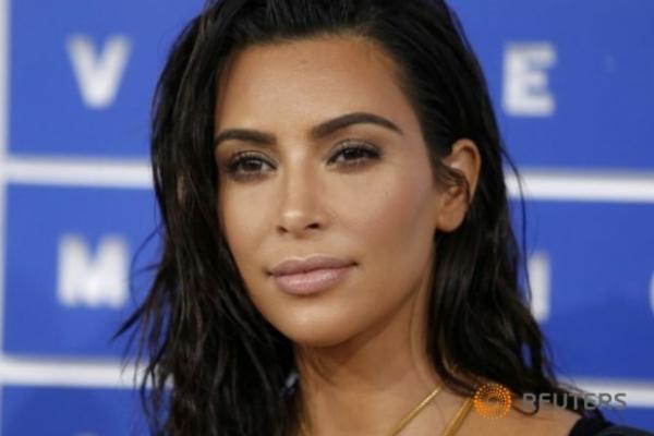 Kim Kardashian mengaku khawatir dengan kehamilan adik tirinya, Kylie Jenner.