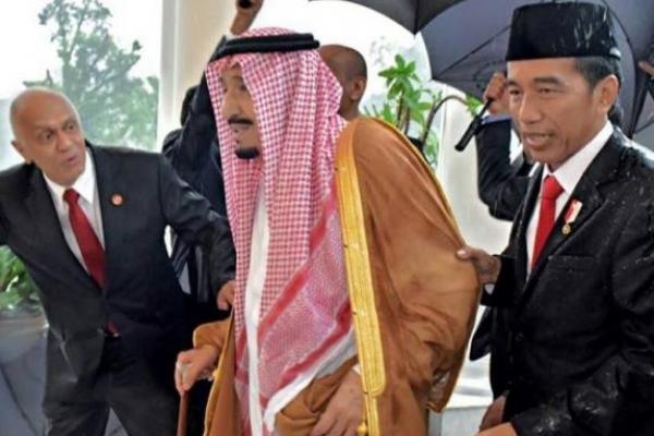 Kunjungan Raja Salman bin Abdul Aziz Al Saud beserta 1500 rombongan ke Indonesia dinilai sebagai sebuah peristiwa diplomatik penting bagi peningkatan hubungan kedua negara.
