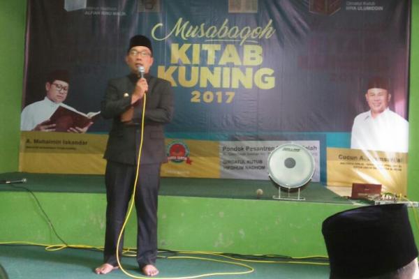 MKK PKB melestarikan pelestarian wahana pendidikan kitab kuning kepada para generasi anak bangsa.