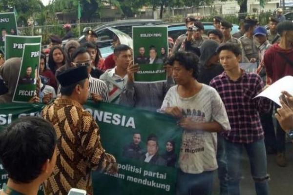 Presiden KSPI Said Iqbal mendesak Presiden Jokowi, jangan miskinkan kaum buruh dengan PP 78/2015.