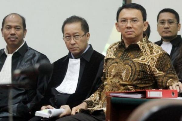 Pengadilan sebagai penegak hukum diminta mempertimbangkan rasa keadilan masyarakat saat memutus kasus dugaan penistaan agama dengan terdakwa Ahok.