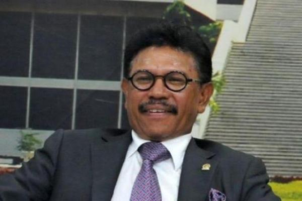 Menteri Dalam Negeri (Mendagri) Tjahjo Kumolo dinilai menimbulkan kegaduhan politik di tanah air. Hal itu terkait pelantikan mantan Kapolda Metro Komjen M Iriawan sebagai Pj Gubernur Jawa Barat (Jabar).