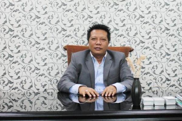  
Nizar mengatakan UUD 1945 memberikan ruang bebas kepada seluruh masyarakat untuk berpartisipasi baik memilik maupun dipilih dalam pemilihan umum presiden