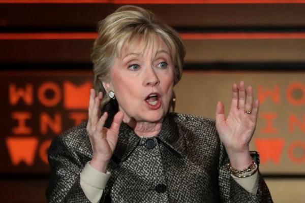 Clinton mengkritik keputusan secara sepihak Trum menarik diri dari perjanjian nuklir.