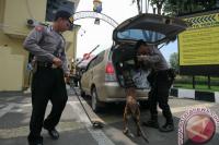 Tersangka Bom Bandung Dikenal Sebagai Pedagang Aksesoris
