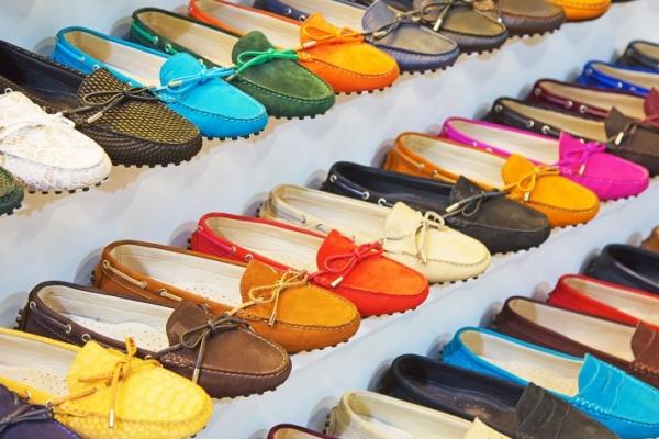 Asosiasi Persepatuan Indonesia (Aprisindo) masih yakin espor sepatu di tahun 2017 akan meningkat hingga 5% dibanding tahun 2016.