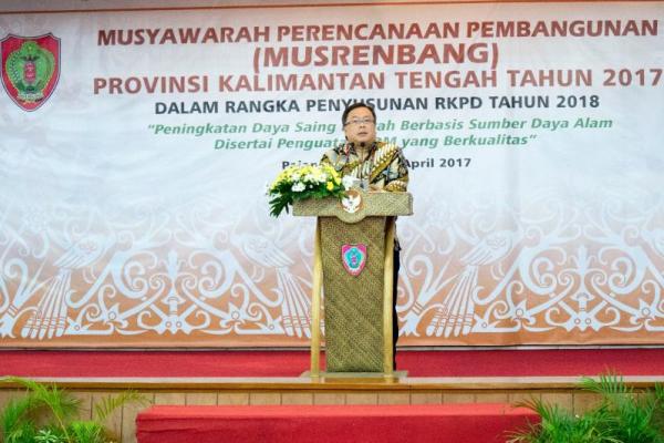 Proyek tersebut di antaranya pembangunan Bandara Muara Teweh.