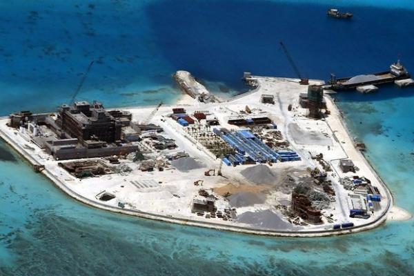  Pemerintah China menyuarakan protes keras terhadap kapal perang Angkatan Laut Amerika Serikat yang melintas di dekat Terumbu Meiji