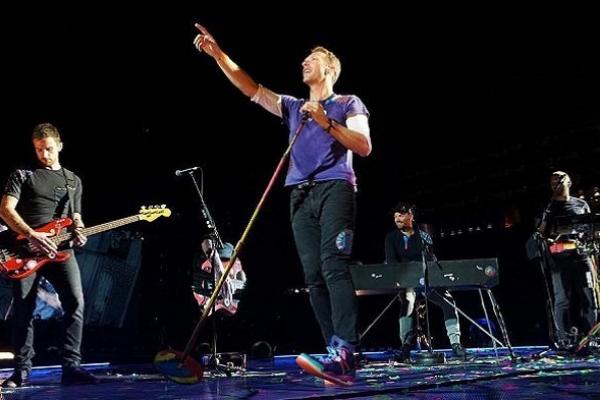 Pengumuman tersebut muncul beberapa jam setelah laporan bahwa antrean presale band Coldplay mencapai lebih dari satu juta orang.