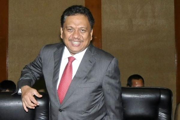 Jaksa kemudian mencecar Arifin ihwal uang Rp 2,5 miliar dari PT Adhi Karya untuk Olly.