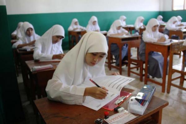 Adapun UN MA dilakukan dalam dua jenis, yaitu berbasis kertas pensil (UNKP) dan berbasis komputer (UNBK).