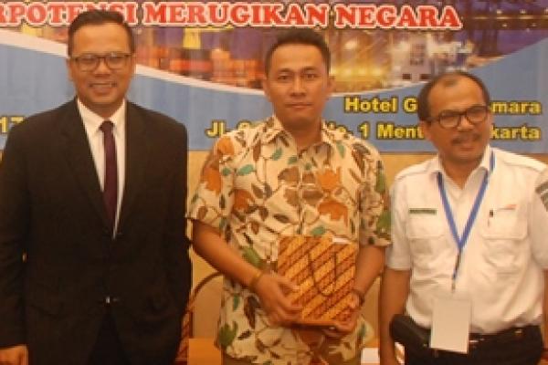 Nova menilai perpanjangan kontrak antar dua perusahaan mengisyaratkan masih bercokolnya kepentingan asing dalam tata kelola pelabuhan nasional.