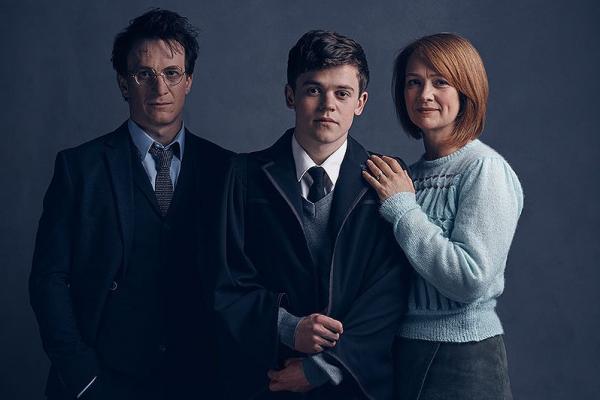 Drama theater yang diadaptasi dari novel dengan judul yang sama, Harry Potter and the Cursed Child raih sembilan penghargaan di SUnday`s Oliver Award London