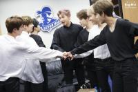 BTS Jadi Boyband Korea Pertama Masuk Nominasi Billboard