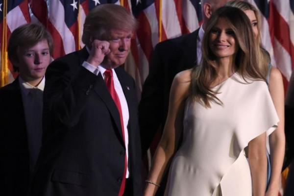 Melania Trump mendapat pesan dari isteri pertama Presiden Donald Trump Ivana.