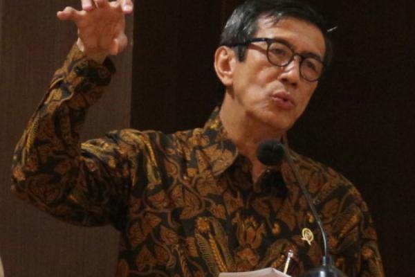 Langkah sepihak Menteri Hukum dan Hak Asasi Manusi, Yasonna H Laoly yang mengizinkan Muchtar menghadiri rapat Pansus Hak Angket di DPR RI beberapa waktu lalu itu menuai pertanyaan.