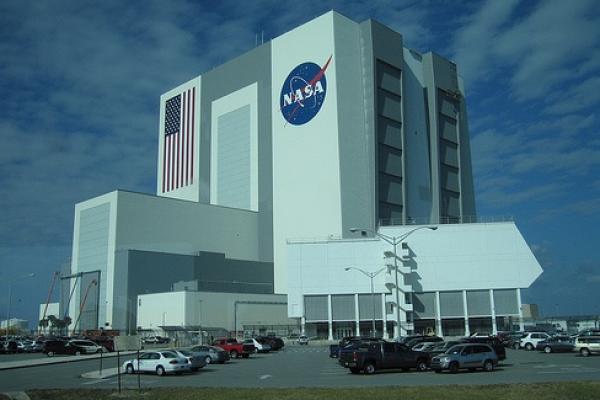 Kepala NASA Jim Bridenstin mengatakan, ini bisa menjadi torehan sejarah bagi negara-negara tersebut, untuk menginjakkan kaki di Bulan untuk kali pertama.