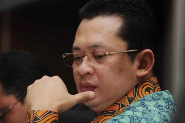 Meski sejumlah nama telah bermunculan untuk mengisi kursi Ketua DPR menggantikan posisi Setya Novanto, Politikus PDI Perjuangan (PDIP) lebih memilih Ketua Komisi III DPR Bambang Soesatyo (Bamsoet).