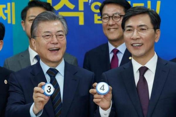 Kampanye Presiden Korea Selatan yang akan dihelat pada 9 Mei setelah pemberhentian Presiden Park Geun Hye, dimulai pada hari Senin (17/04) kemarin.