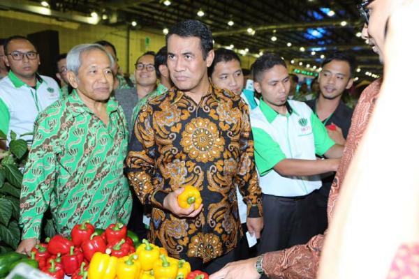 Menteri Pertanian (Mentan), Amran Sulaiman memastikan stok beras sekitar 2,2 juta ton menjelang Hari Besar Keagaamaan Indonesia (HBKN) tercukupi.