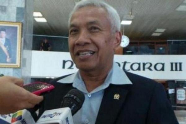 Wakil Ketua Umum Partai Demokrat Agus Hermanto berharap, pasangan Anies-Sandi merangkul lawan politiknya di Pilkada DKI.