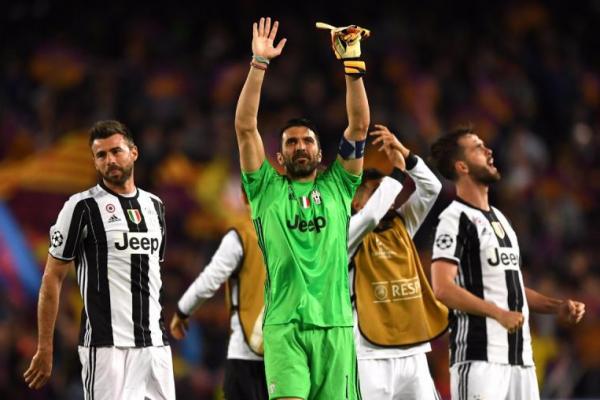 Gianluigi Buffon memang tak lagi muda. Ikon kiper Italia dan Juventus ini, sekali lagi, melaju ke semifinal Liga Champions usai menahan serangan-serangan Barcelona di Camp Nou.