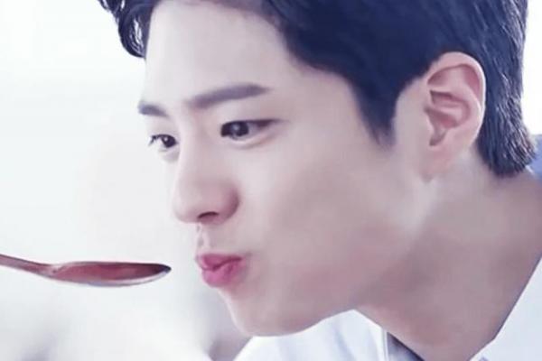 Aktor Park Bo Gum sebelumnya bertemu dengan fansnya di Jakarta ketika tur Asia dan menyatakan kecintaannya pada makanan Indonesia