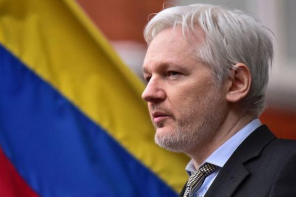 Julian Assange harusnya ditangkap karena sudah menjadi bagian dari intelijen musuh, yakni Rusia.
