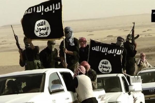  Amerika Serikat (AS) melatih mantan pejuang Islamic State Iraq and Syria (ISIS) di Suriah untuk mengacaukan negara tersebut.