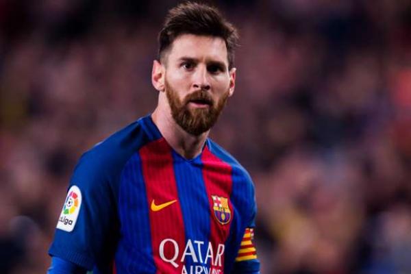 Messi merupakan sosok pemain tangguh, kuat dan selalu memberikan permainan impresif nan indah.