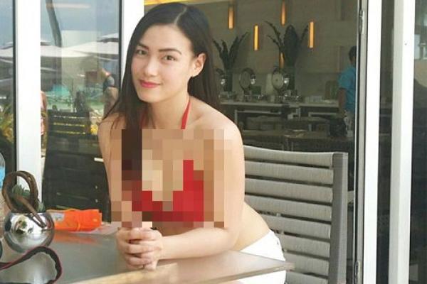 Seorang perempuan cantik nan seksi menasbihkan dirinya sebagai seorang sopir.