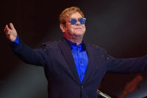 Dexter Fletcher kini sedang bersiap untuk penayangan film musikus legendaris Inggris lainnya, Elton John yang terkenal dengan lagu `Rocketman`-nya.