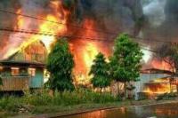 Kabakaran Hebat Ludeskan Enam Rumah di Wonomulyo