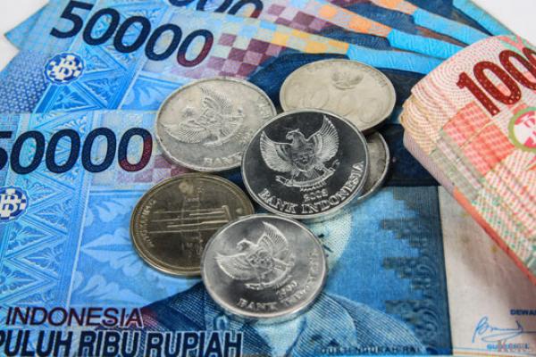 Kurs Rupiah di pasar spot exchange, kurs rupiah melemah 35 poin (0,25 persen) ke level Rp 14.235 per dolar AS