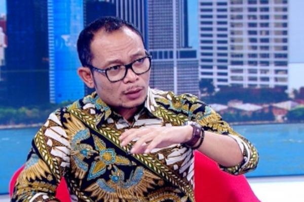 Hanif ingin masyarakat tidak melulu hanya tenaga yang hanya bisa kerja, melainkan tenaga kerja yang kompetitif.