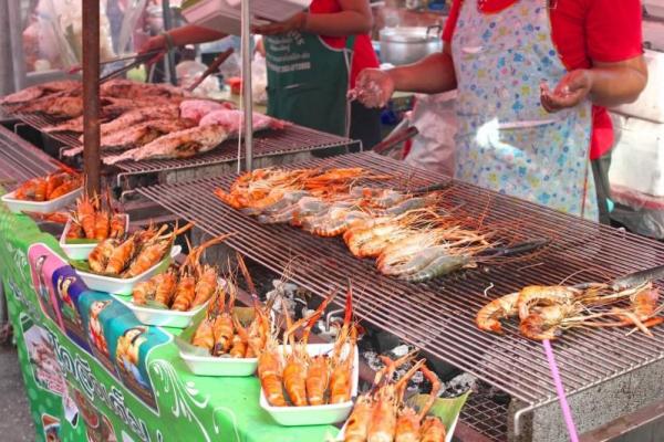 Pemerintah kota metropolitan Bangkok, Thailand mengumumkan sebuah inisiatif yang mengejutkan banyak pihak, dengan menyatakan akan menutup pedagang makanan jalanan.