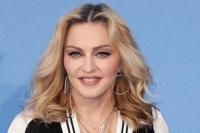 Madonna Bimbing Anaknya Jadi Bintang Sepak Bola 
