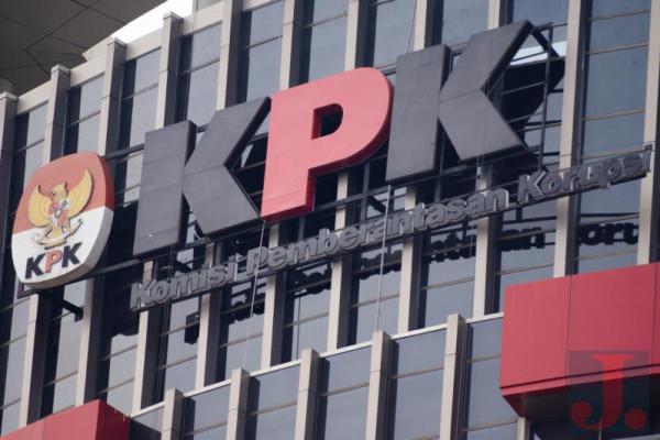 KPK diketahui telah menetapkan Sigit dan General Manager nonaktif PT Jasa Marga Tbk cabang Purbaleunyi Setia Budi sebagai tersangka dugaan suap.