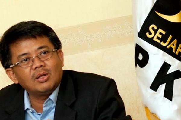 Presiden PKS Muhammad Sohibul Iman (MSI) diminta mundur dari jabatannya. Hal itu menyikapi pidato MSI untuk mengajukan kader PKS sebagai Cawapres untuk mendampingi Presiden Jokowi.