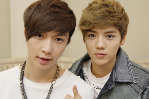 Kali ini Luhan kembali bikin fans ketar ketir dengan pamer interaksi bareng member EXO Lay