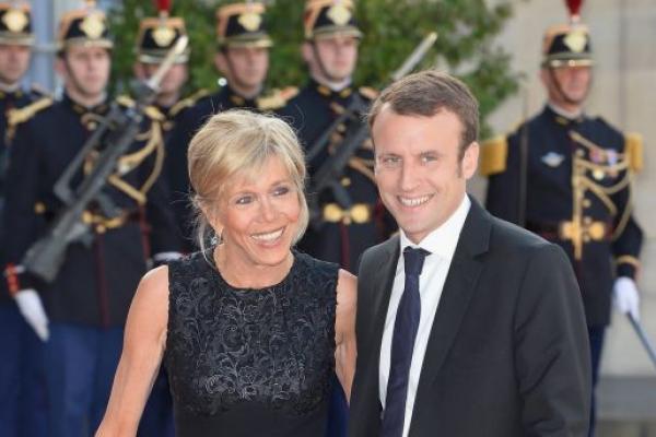 Brigitte Macron, istri dari kandidat kuat presiden Prancis yang didukung oleh mantan Presiden AS, Barack Obama, tengah menjadi perbincangan hangat di Eropa.
