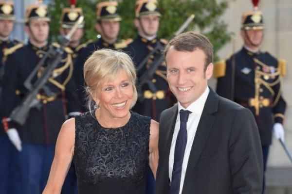 Brigitte Macron, istri dari kandidat kuat presiden Prancis yang didukung oleh mantan Presiden AS, Barack Obama, tengah menjadi perbincangan hangat di Eropa.