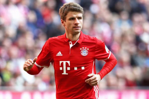 Thomas Muller mengakui bahwa dia lebih suka bermain dengan rekan setim Bayern Munich Robert Lewandowski daripada Messi atau Ronaldo