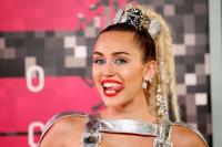 Penampilan Spesial Miley Cyrus untuk Korban Las Vegas