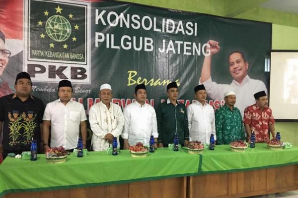 Bagi kiai Muharror, Gubernur Jateng saat ini belum pernah memberikan kontribusi apapun kepada pesantren.