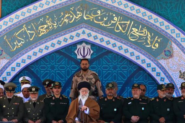 Ayatullah Khamenei menuding tujuan AS memerangi ISIS hanya kedok untuk mengeruk keuntungan.
