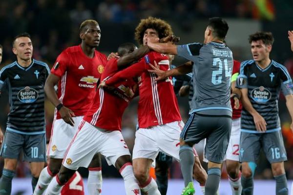 Sebelumnya nasib Fellaini belum jelas lantaran MU belum memperpanjang kontraknya yang akan jatuh tempo di akhir Juli