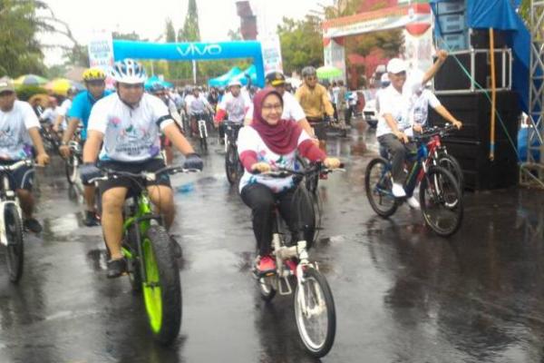 Dari Kota Tarakan, tanah dan air yang diambil berasal dari samping Rumah Adat Suku Tidung di Kampung Tarakan yang terlatak di hulu sungai sesanip.