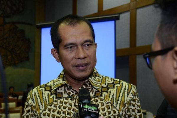 Komisi I DPR menunggu proses di pimpinan DPR dan Badan Musyawarah (Bamus) DPR terkait calon Panglima TNI yang telah diserahkan Presiden Jokowi.